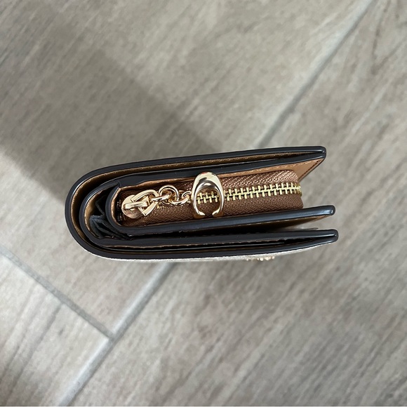 Coach Snap Wallet In Signature Canvas - Picture 6 of 10